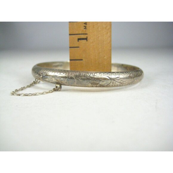 SU Thai Vintage 925 Sterling Silver Etched Bangle Bracelet Hinged Safety Chain - Picture 2 of 10